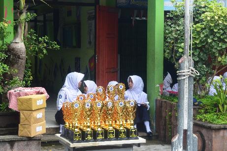 LOMBA MENYAMBUT BULAN BAHASA UPT SMP NEGERI 1 UDANAWU